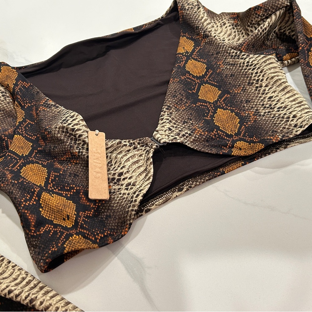 SKIMS Desert Snake Print Long Sleeve Shrug - Picture 3 of 8